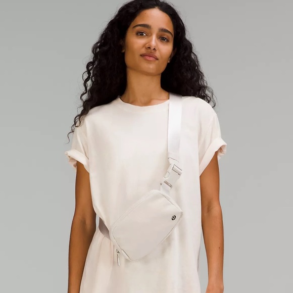 Lululemon Everywhere Belt Bag - Picture 4 of 4